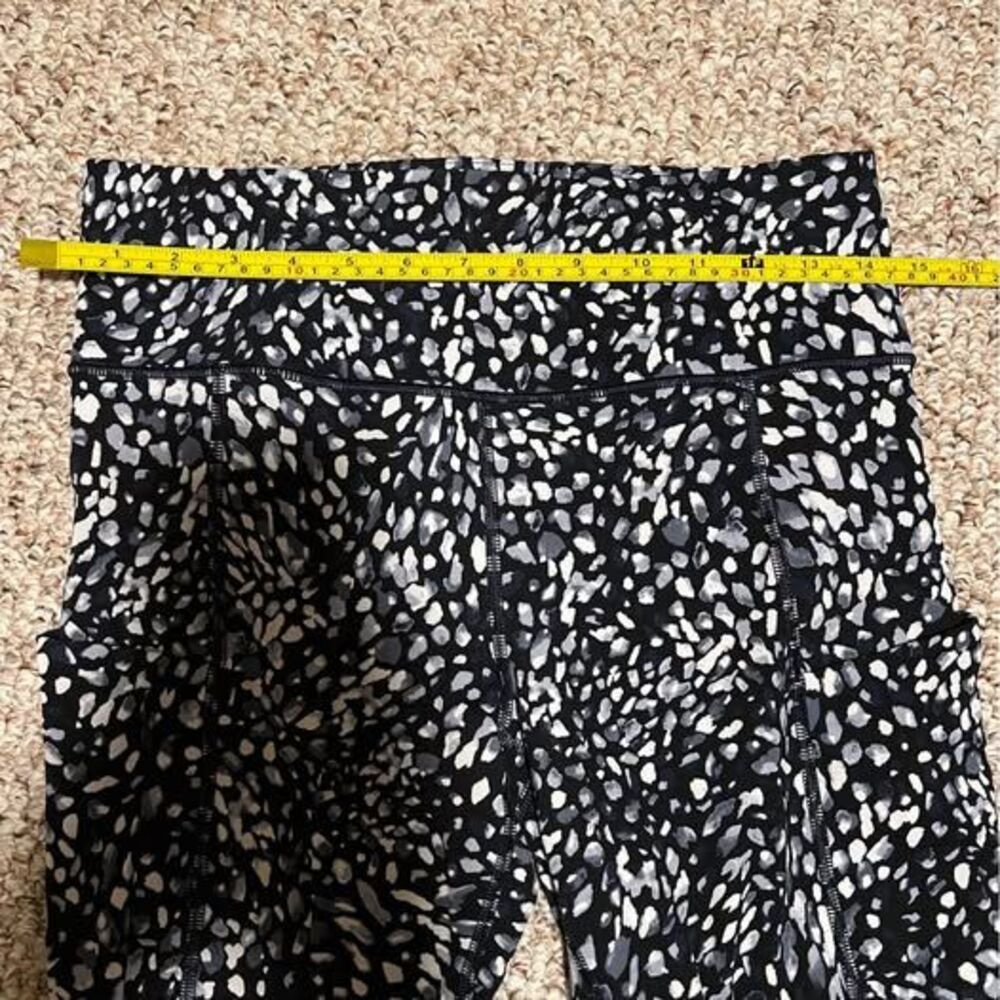 Athleta M Capri Leggings Black White Gray Print